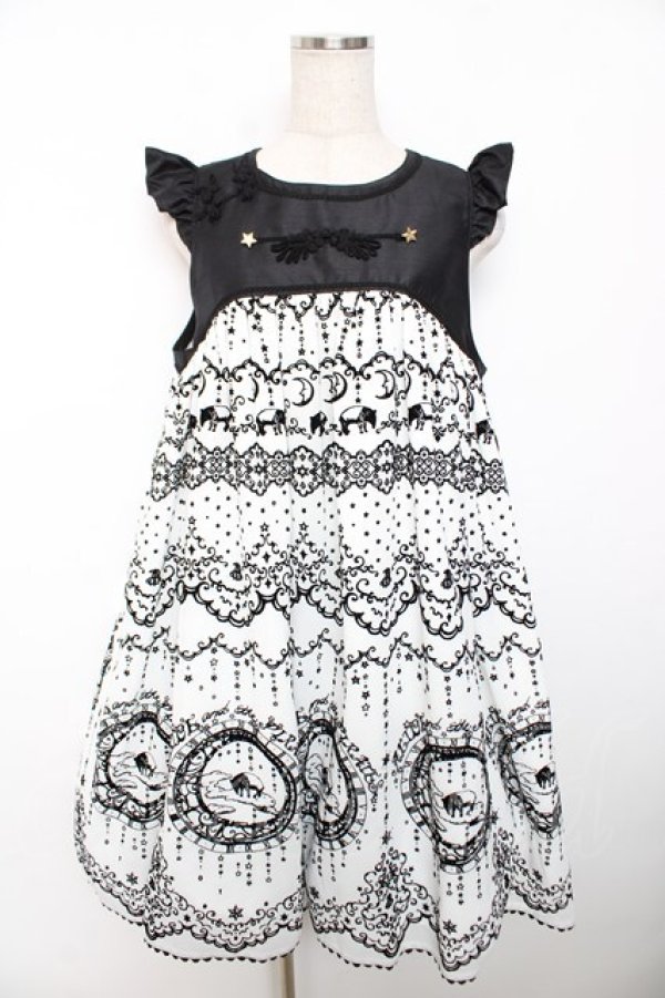 画像1: ALICE and the PIRATES / 夢喰いバクの空中散歩ジャンパースカート  オフ白×黒 Y-25-12-08-129-PA-OP-SZ-ZY (1)