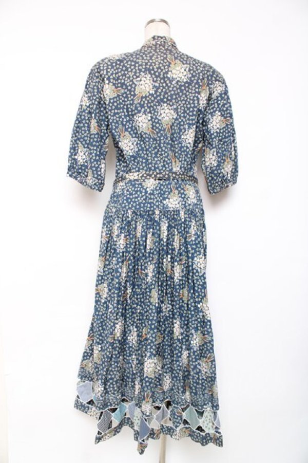 画像2: PINK HOUSE / シロツメクサパッチワークワンピース  ブルー Y-25-12-10-068-LO-OP-SZ-ZY (2)