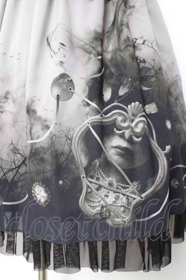 画像4: abilletage / ヴィランズ柄シフォンスカート(ミディアム)  黒 Y-25-12-10-080-GO-SK-SZ-ZY (4)