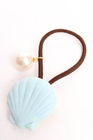 画像: Q-pot. / シェルマカロンヘアゴム  サックス Y-25-12-12-006-QP-AC-SZ-ZY