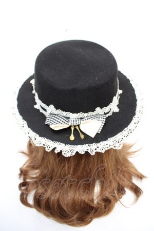 画像: To Alice / チャーム付きフェルトハット  黒 Y-25-12-13-004-LO-AC-SZ-ZY