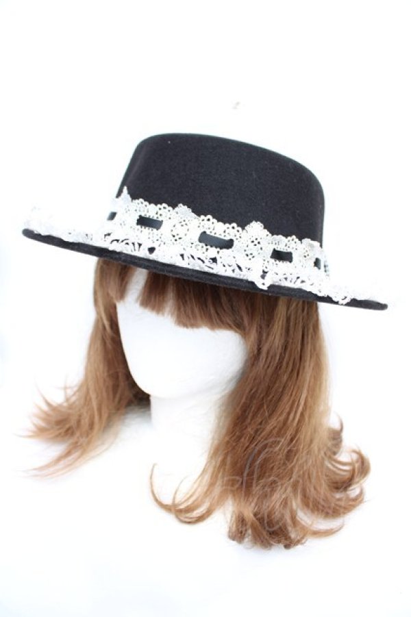 画像2: To Alice / チャーム付きフェルトハット  黒 Y-25-12-13-004-LO-AC-SZ-ZY (2)