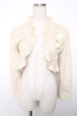 画像1: axes femme / コサージュ付きフリルショートボレロ  生成り Y-25-12-13-030-AX-TO-SZ-ZI (1)