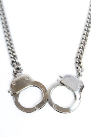 画像: BPN / 手錠モチーフネックレス  ブラック Y-25-12-17-001-GO-AC-SZ-ZY