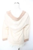 画像2: axes femme / ベロアリボン使い襟付きニットトップス  生成り Y-25-12-17-060-AX-TO-SZ-ZY (2)