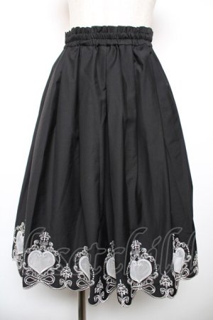 画像: axes femme POETIQUE / ハート透かし刺繍入りスカート  黒 Y-25-12-17-153-AX-BL-SZ-ZY