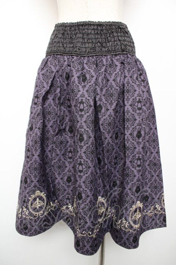 画像2: axes femme / Disneyダークオーナメント柄スカート M パープル Y-25-12-19-089-AX-SK-SZ-ZY (2)