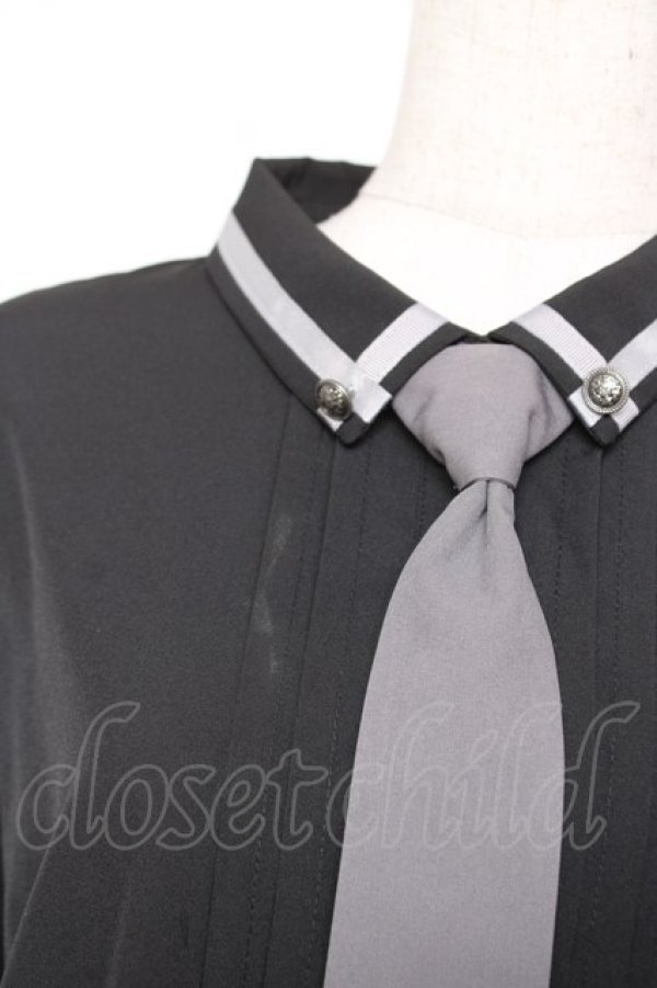 画像3: axes femme / エンブレム刺繍ネクタイ付ブラウス M 黒 Y-25-12-19-023-AX-BL-SZ-ZY (3)