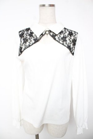 画像: axes femme / ローズチャーム付トップス F 白 Y-25-12-22-067-AX-TO-SZ-ZY