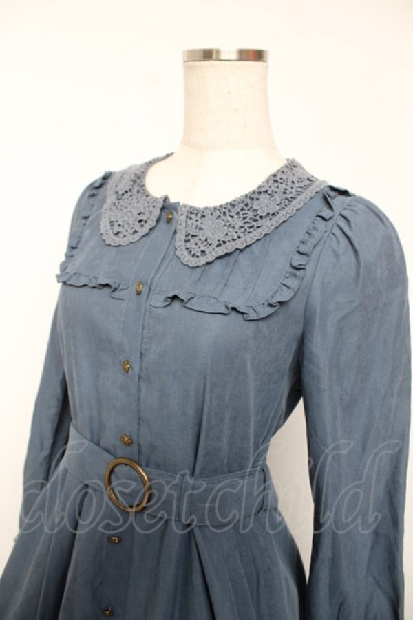 画像3: axes femme / レース襟ロングワンピース  ブルー Y-25-12-22-147-AX-OP-SZ-ZY (3)