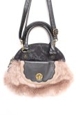 画像1: axes femme / ファー使いショルダーバッグ  黒 Y-25-12-23-007-AX-BG-SZ-ZY (1)