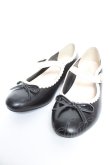 画像1: axes femme POETIQUE / リボン付きフラットパンプス L 黒 Y-25-12-25-098-AX-SH-SZ-ZY (1)