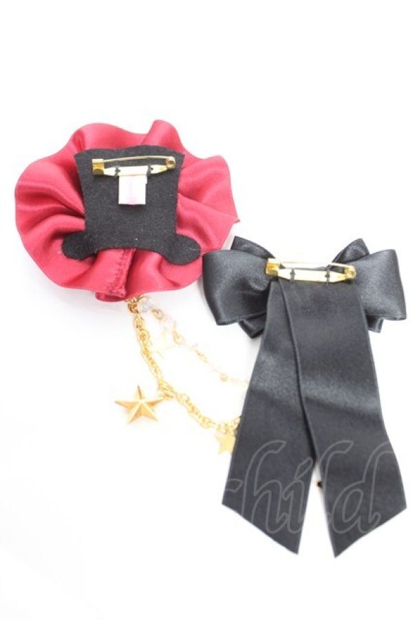 画像2: Angelic Pretty / Fantasy TheaterHatブローチ  レッド Y-25-12-25-045-AP-AC-SZ-ZY (2)