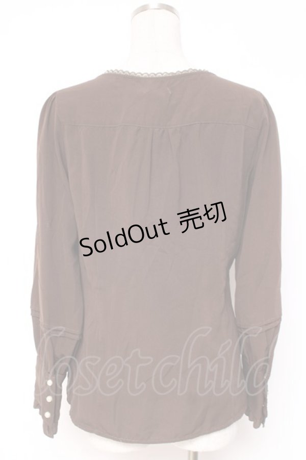 画像2: axes femme / シャボ付きラッフルブラウス M 茶 Y-25-12-27-050-AX-BL-SZ-ZS (2)