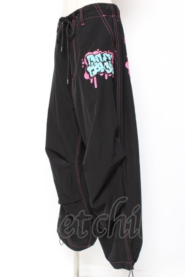 画像2: GALFY / わんわん落書き カラフルパンツ 中型犬(L) ブラック×ピンク Y-25-12-27-086-PU-PA-SZ-ZY (2)