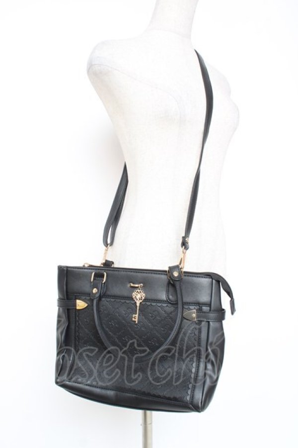 画像1: axes femme / 鍵付き薔薇デザインバッグ  黒 Y-25-12-27-021-AX-BG-SZ-ZY (1)