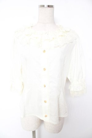 画像: ALICE and the PIRATES / ローンフリルブラウス  オフ白 Y-25-12-28-040-PA-BL-SZ-ZY