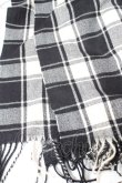 画像2: NieR Clothing / チェック柄 大判ストールマフラー  黒×アイボリー Y-26-01-01-006-PU-ZA-SZ-ZY (2)
