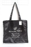 画像1: Maison de FLEUR / サテンフリルスクエアトートバッグ F ブラック Y-26-01-09-017-LO-BG-SZ-ZY (1)