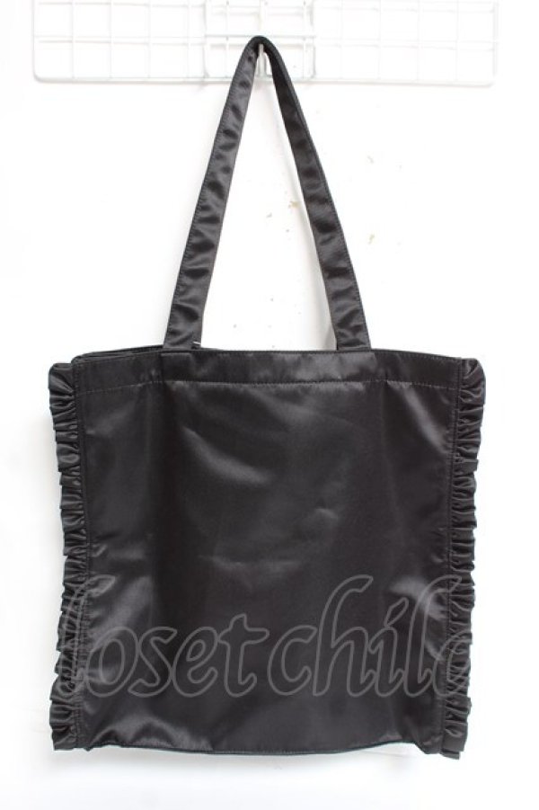 画像2: Maison de FLEUR / サテンフリルスクエアトートバッグ F ブラック Y-26-01-09-017-LO-BG-SZ-ZY (2)