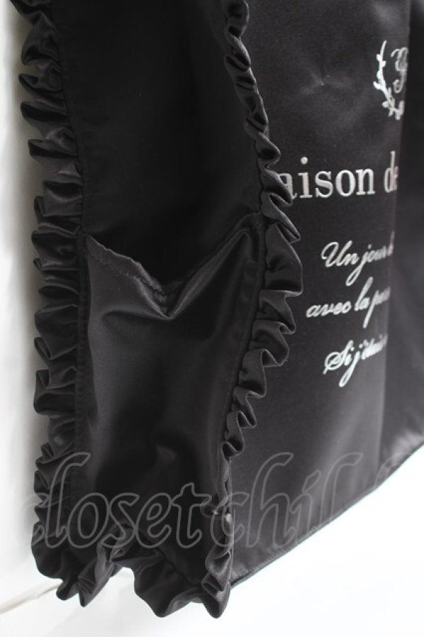 画像4: Maison de FLEUR / サテンフリルスクエアトートバッグ F ブラック Y-26-01-09-017-LO-BG-SZ-ZY (4)