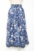 画像2: axes femme / ローズリース柄スカート F 紺 Y-26-01-09-142-AX-SK-SZ-ZY (2)