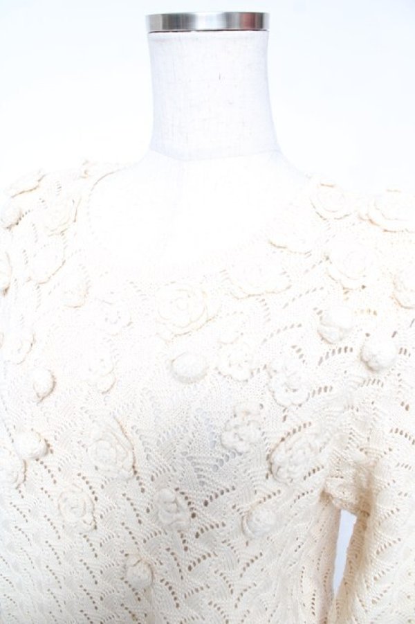 画像3: INGEBORG / カメリアモチーフ付きニット  生成り Y-26-01-16-113-LO-TO-SZ-ZY (3)