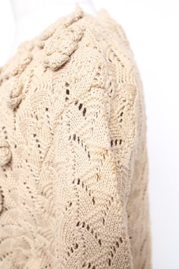 画像3: INGEBORG / カメリアモチーフ付きニット  ベージュ Y-26-01-16-117-LO-TO-SZ-ZY (3)