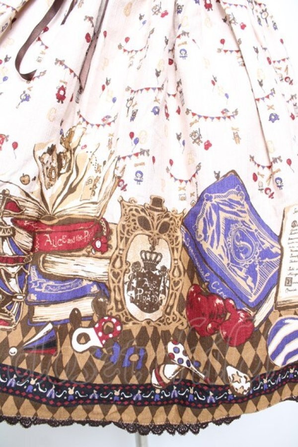 画像4: ALICE and the PIRATES / 天幕裏の赤ずきん柄ジャンパースカートII  ベージュ Y-26-01-16-169-PA-OP-SZ-ZY (4)