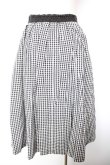 画像2: F i.n.t / ベルト切替ギンガムチェックタックスカート F 黒 Y-26-01-18-116-CA-SK-SZ-ZY (2)