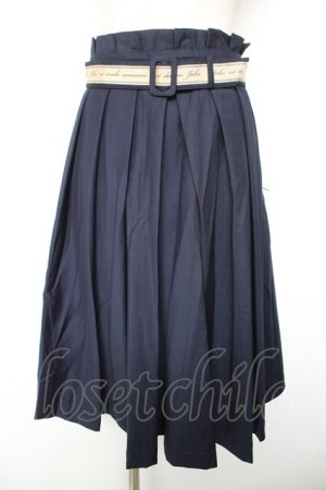 画像: F i.n.t / ロゴテープベルト使いタックスカート F ネイビー Y-26-01-18-131-CA-SK-SZ-ZY