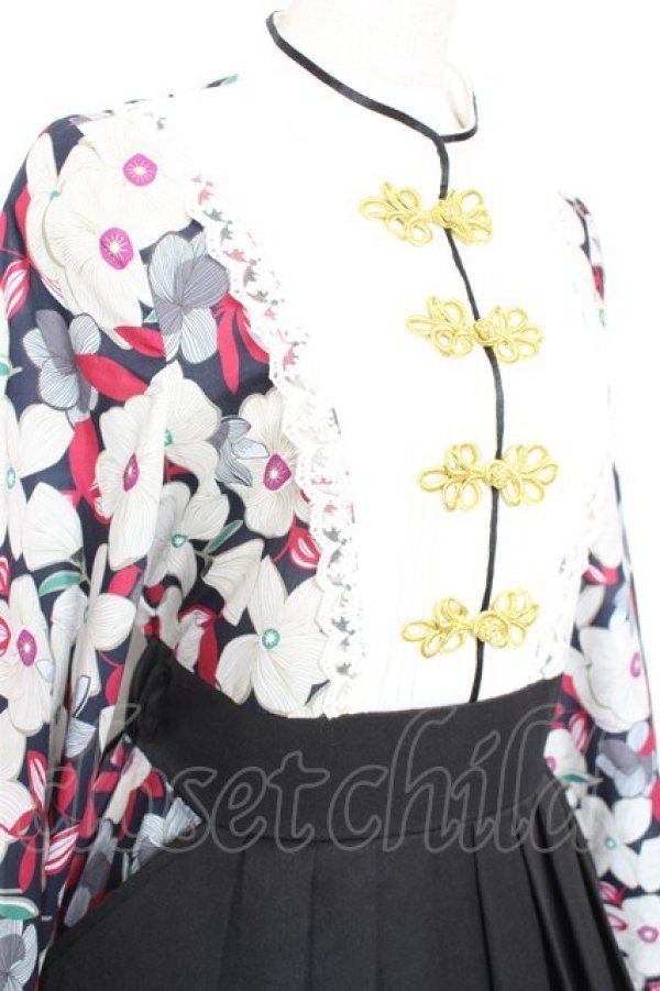 画像4: Favorite / チャイナブラウス×袴の和中華折衷袴スカートドッキングワンピース  黒 Y-26-01-20-067-LO-OP-SZ-ZY (4)