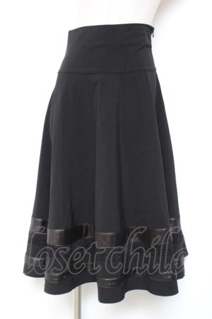 画像: Ozz On / ストレッチフレアースカート  黒 Y-26-01-20-178-OO-SK-SZ-ZS