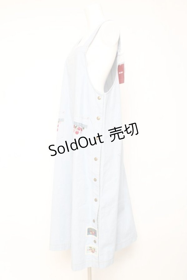 画像2: PINK HOUSE / チェリー刺繍使いデニムジャンパースカート F サックス Y-26-01-24-091-LO-SK-SZ-ZT621 (2)