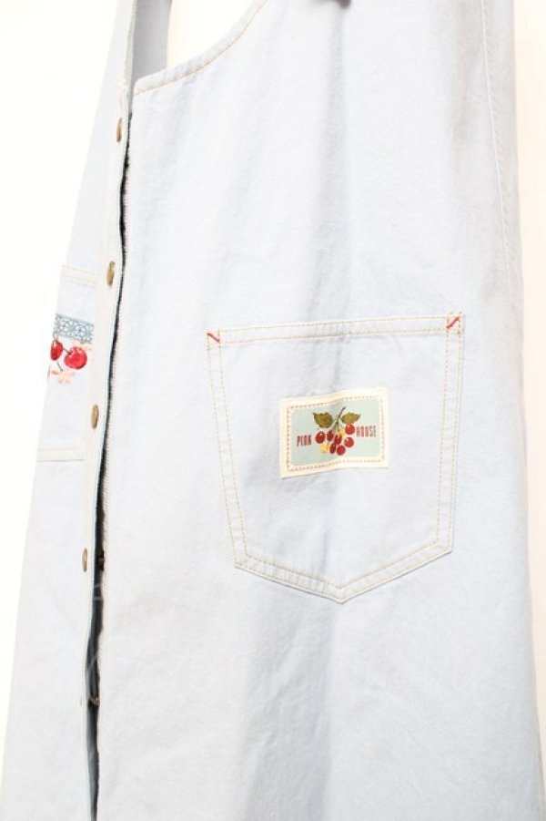 画像4: PINK HOUSE / チェリー刺繍使いデニムジャンパースカート F サックス Y-26-01-24-091-LO-SK-SZ-ZY (4)