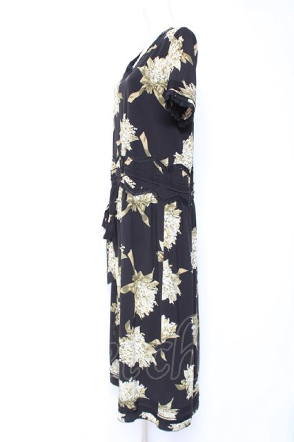 画像2: KANEKO ISAO / スズラン柄たくし上げリボン付き半袖ワンピース  ブラック Y-26-01-27-017-EL-OP-SA-ZY (2)