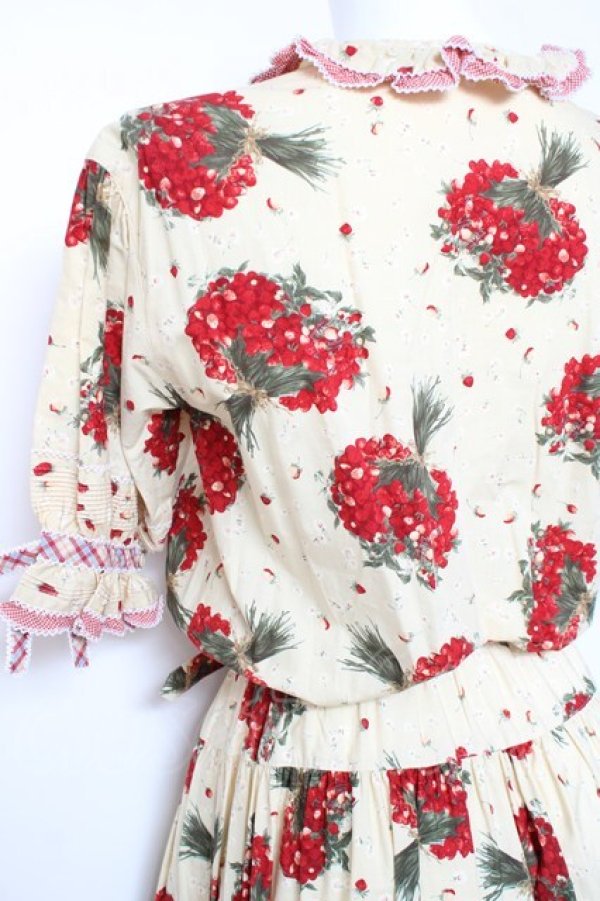 画像4: WONDERFUL WORLD / いちごブーケチェックワンピース  イエロー Y-26-01-27-019-LO-OP-SZ-ZY (4)