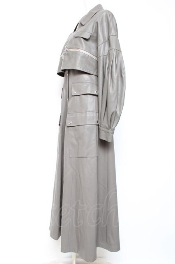 画像2: Melt the lady / チェーンレザーライクロングコート F グレー Y-26-01-27-037-PU-CO-SZ-ZY (2)