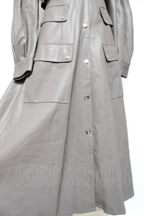 画像6: Melt the lady / チェーンレザーライクロングコート F グレー Y-26-01-27-037-PU-CO-SZ-ZY (6)