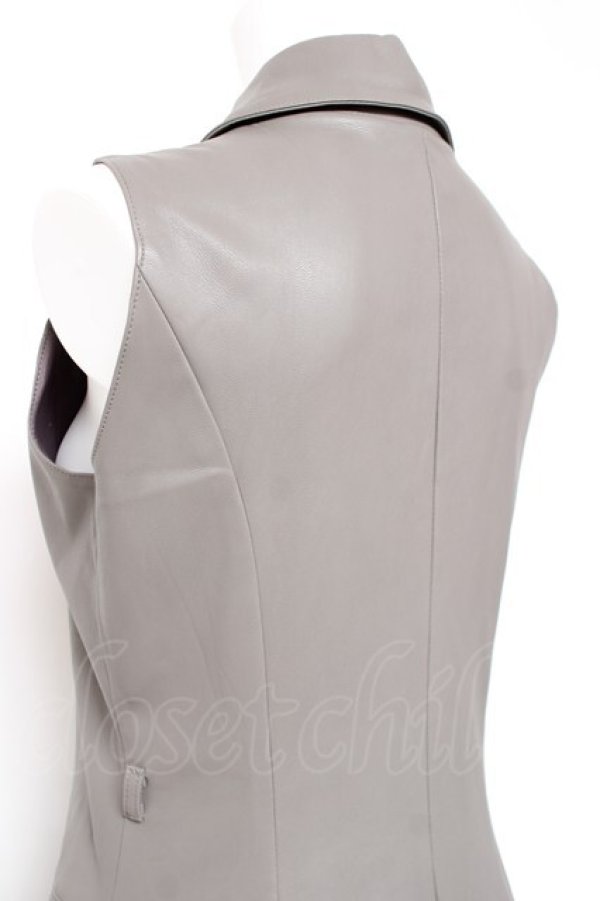 画像8: Melt the lady / チェーンレザーライクロングコート F グレー Y-26-01-27-037-PU-CO-SZ-ZY (8)