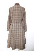 画像2: F＆A / カメオ付きクロスボウタイチェックワンピース F ブラウン Y-26-01-28-128-LO-OP-SZ-ZY (2)