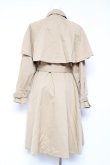 画像2: F i.n.t / ケープ付きフレアーワンピースコート F ベージュ Y-26-01-31-129-CA-CO-SZ-ZY (2)