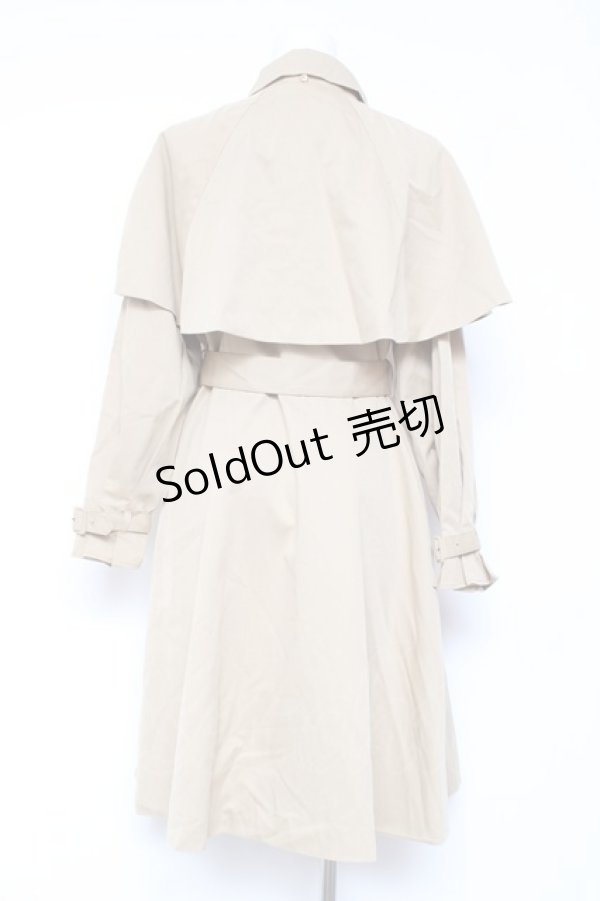 画像2: F i.n.t / ケープ付きフレアーワンピースコート F ベージュ Y-26-01-31-129-CA-CO-SZ-ZI (2)