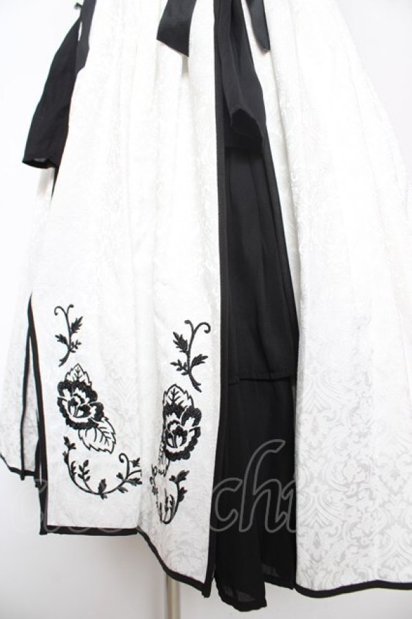 画像4: axes femme kawaii / 牡丹刺繍チャイナワンピース  白 Y-26-02-01-083-AX-OP-SZ-ZY (4)