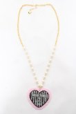 画像2: Angelic Pretty / MELODY TOYSハートネックレス（2022年）  黒×ピンク Y-26-02-04-008-AP-AC-SZ-ZY (2)