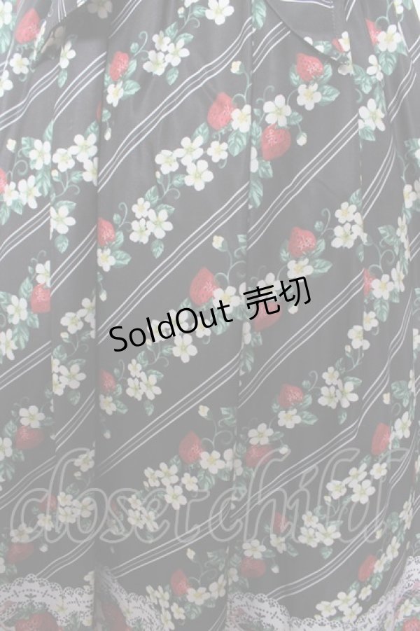 画像3: axes femme kawaii / いちご柄ジャンパースカート M 黒 Y-26-02-05-083-AX-OP-SZ-ZY (3)