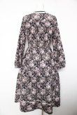 画像2: axes femme / ウォールオーナメント柄ワンピース M 黒 Y-26-02-05-089-AX-OP-SZ-ZY (2)