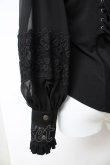 画像4: OZZ ANGELO / ヨークレースフリルブラウス  黒 Y-26-02-09-110-OO-BL-SZ-ZY (4)