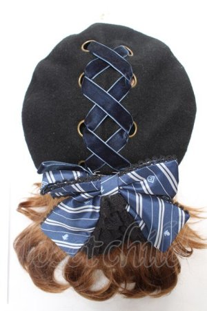 画像: ATELIER PIERROT / ハリー・ポッターリボンブローチ付きレースアップベレー帽  レイブンクロー（ブルー） Y-26-02-09-014-EL-ZA-KB-ZY