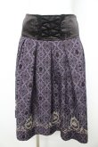 画像1: axes femme / Disneyダークオーナメント柄スカート M パープル Y-26-02-09-165-AX-SK-SZ-ZY (1)